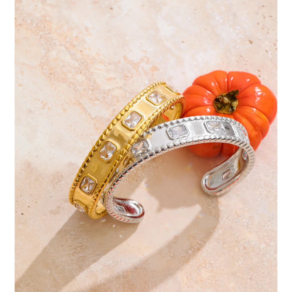 Elsinore åben armring med zirkonia, armbånd, tåler vand, rustfrit stål 316L med guld- eller sølvfarvet PVD-belægning, Lark & Reed, billede 6