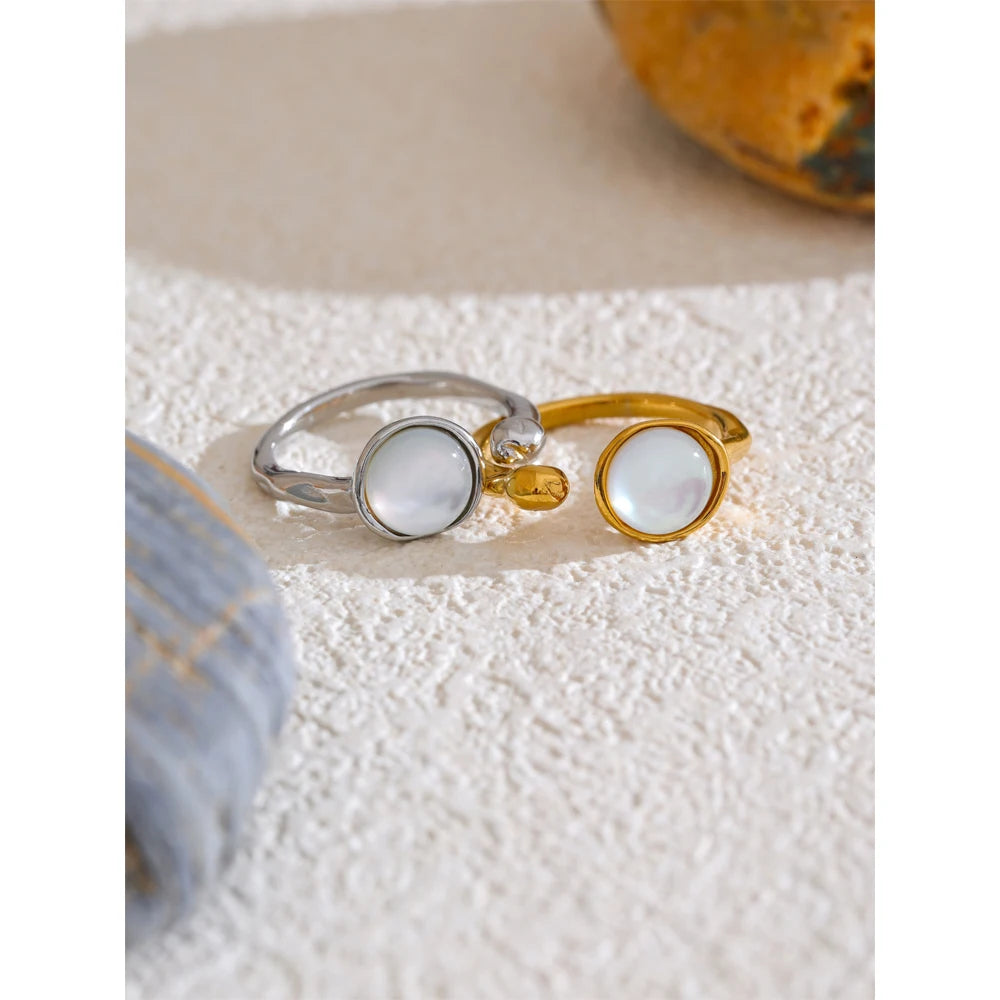 Nanna perlemorsring, ring, tåler vand, rustfrit stål 316L med guld- eller sølvfarvet PVD-belægning, Lark & Reed, billede 2