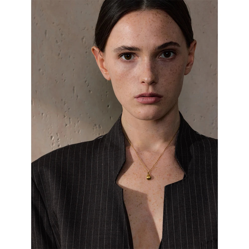 Paola pärlhänge, halsband, tål vatten, rostfritt stål 316L med guld- eller silverfärgad PVD-finish, Lark & Reed, bild 5