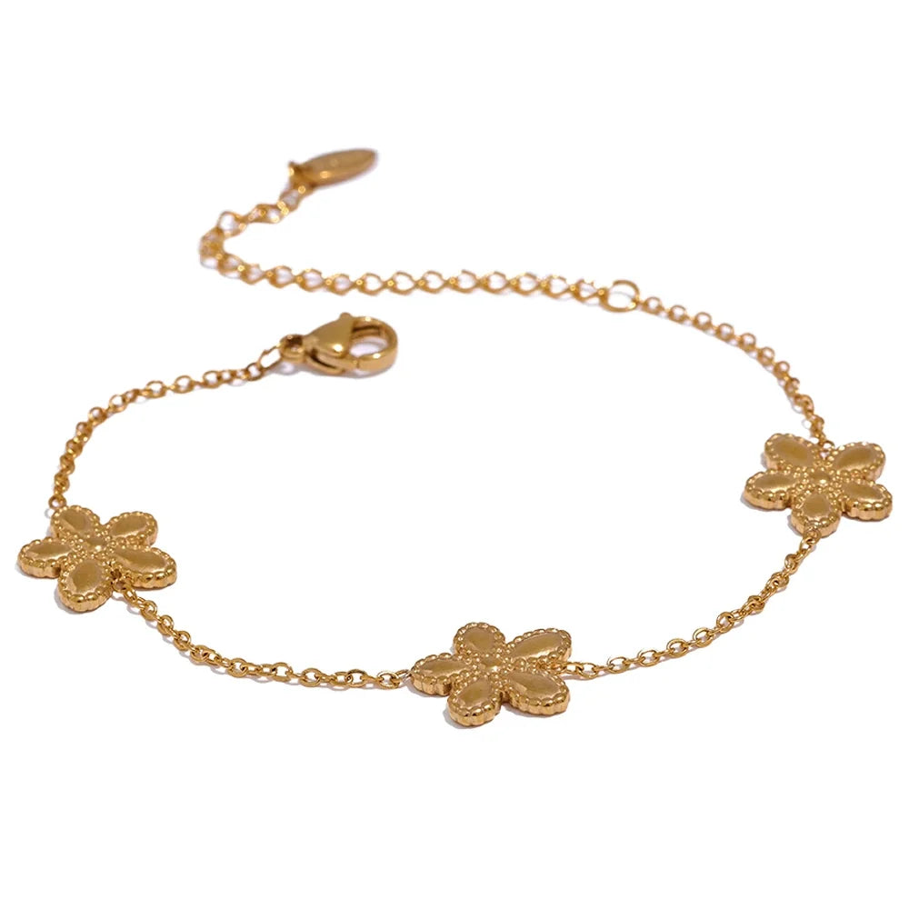 Bloomsbury blomsterarmbånd, armbånd, tåler vand, rustfrit stål 316L med guldfarvet PVD-belægning, Lark & Reed