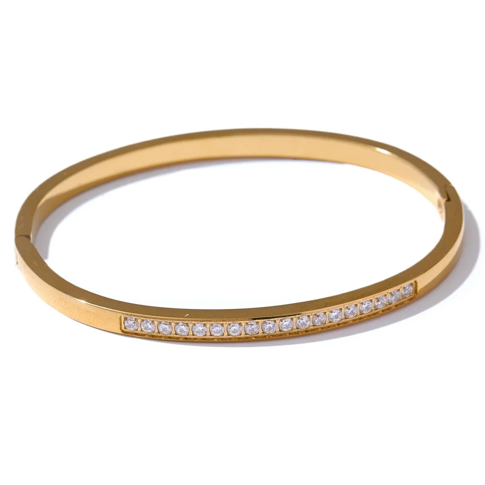 Evora armring med zirkonia, armbånd, tåler vand, rustfrit stål 316L med guld- eller sølvfarvet PVD-belægning, Lark & Reed