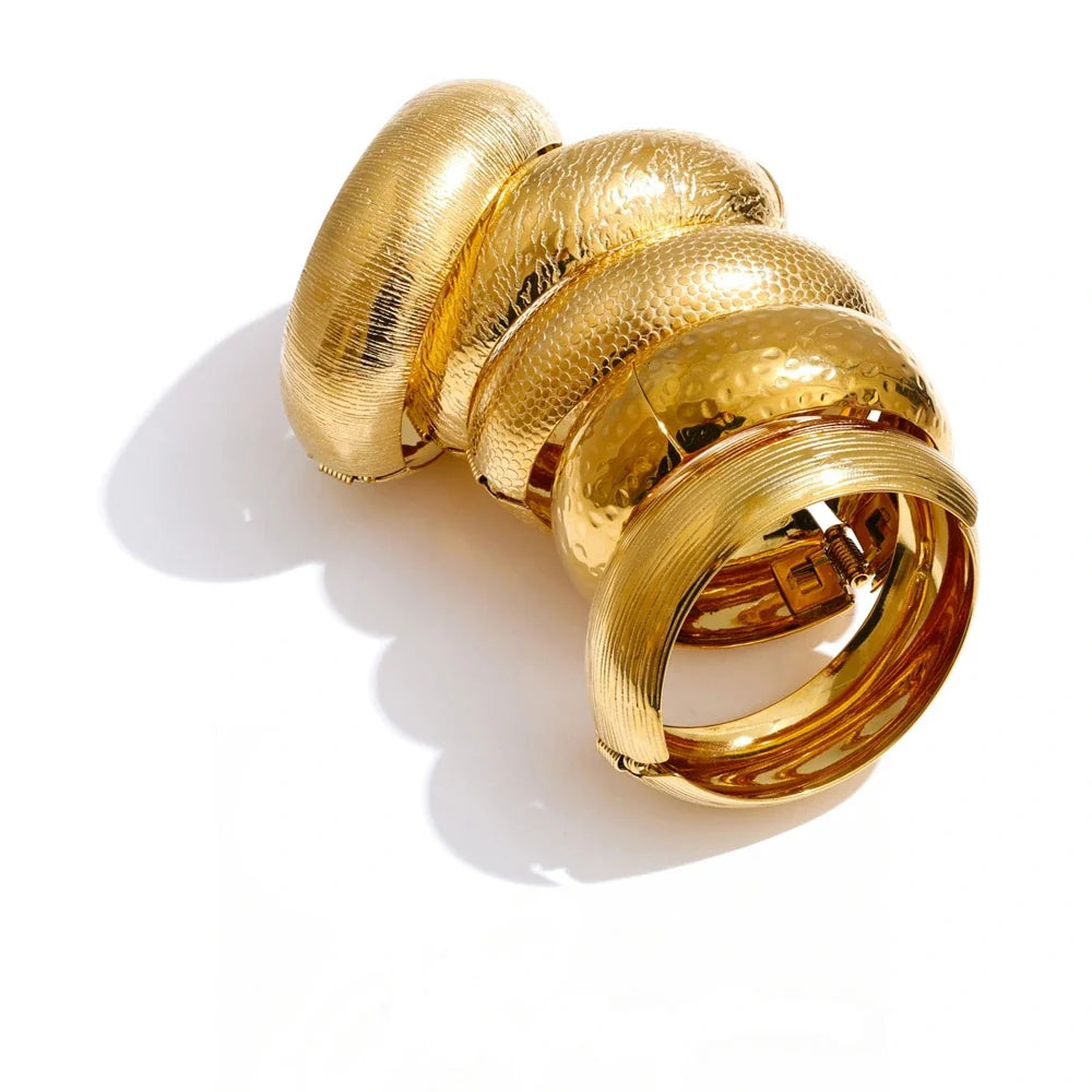 Florence Breiter Scharnier-Armreif, Armband, wasserfest, 316L-Edelstahl mit goldfarbener PVD-Beschichtung, Lark & Reed