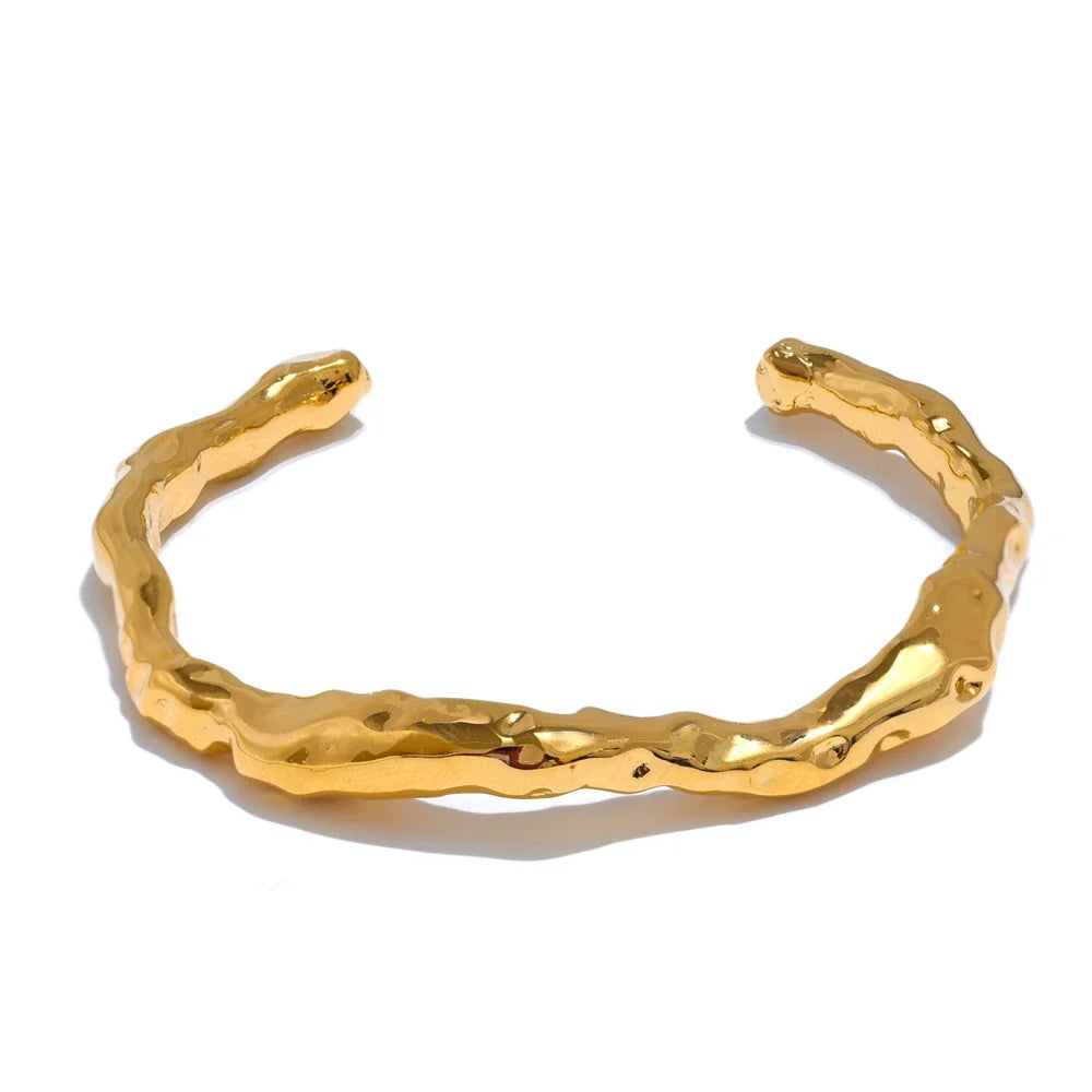 Ghent Gehämmerte Armspange, Armband, wasserfest, 316L-Edelstahl mit gold- oder silberfarbener PVD-Beschichtung, Lark & Reed