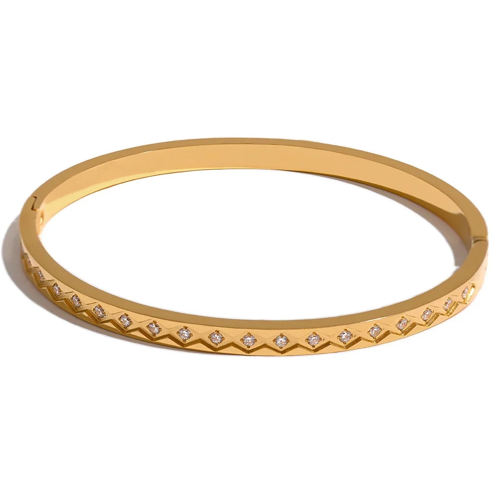 Gothenburg støbt armring med zirkonia, armbånd, tåler vand, rustfrit stål 316L med guld- eller sølvfarvet PVD-belægning, Lark & Reed
