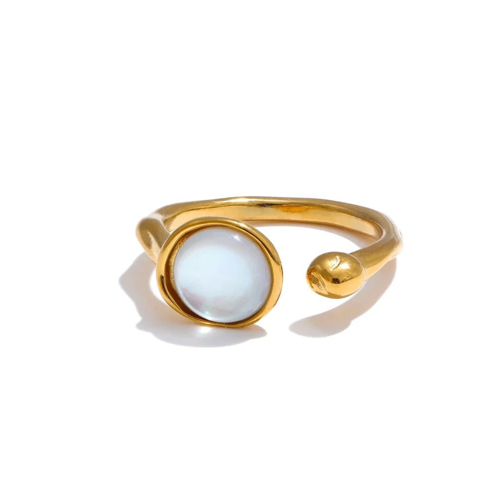 Nanna perlemorsring, ring, tåler vand, rustfrit stål 316L med guld- eller sølvfarvet PVD-belægning, Lark & Reed