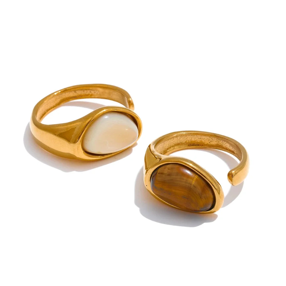 Rikke Stone Signet Ring, waterproof ring in 316L stainless steel with a gold PVD finish by Lark & Reed